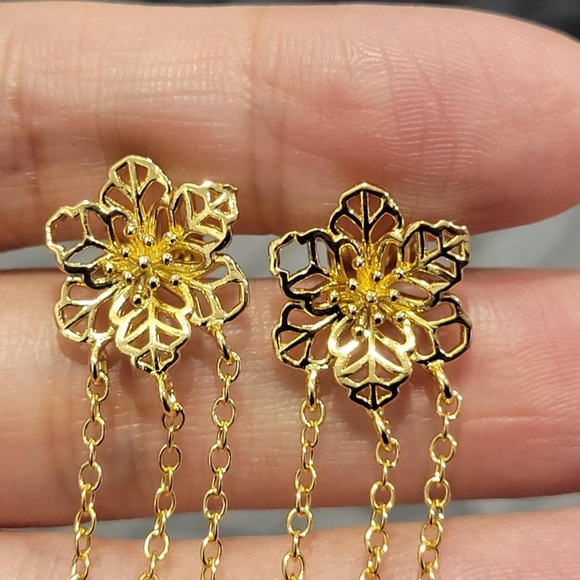 Gold floral dangle crystal earrings. - Picture 2 of 2